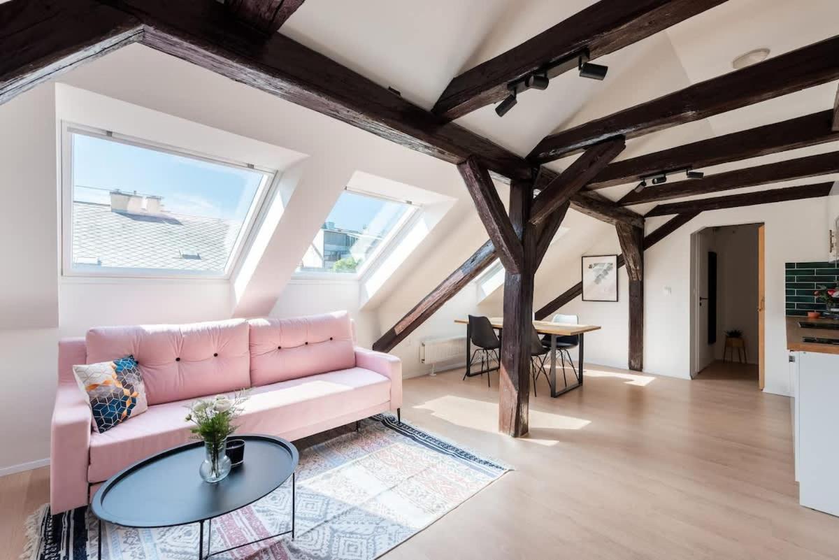 Wonderful Romantic Old Town Apartment Prague